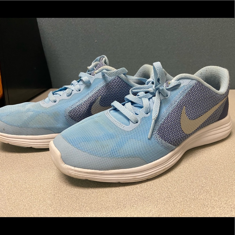 Nike revolution 3 sneakers